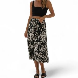 Croft & Barrow hawaiian Floral Rayon A-Line Midi Skirt Size M